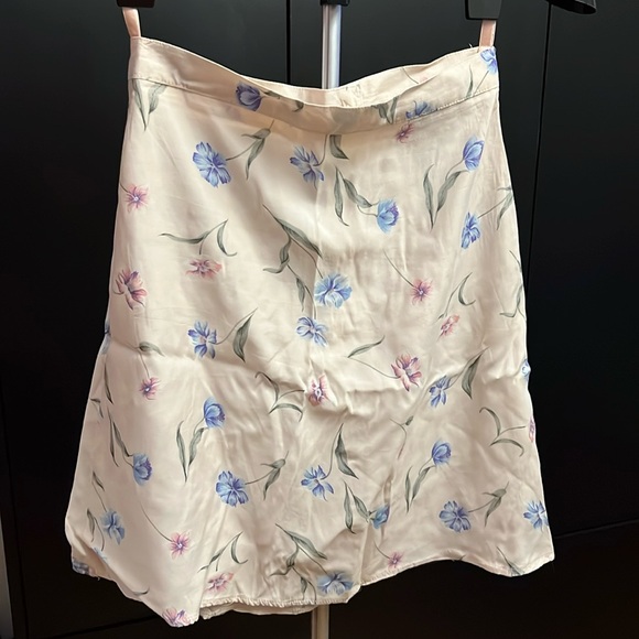 Gorgeous cream with flower print Mini Skirt Size S - Picture 5 of 5